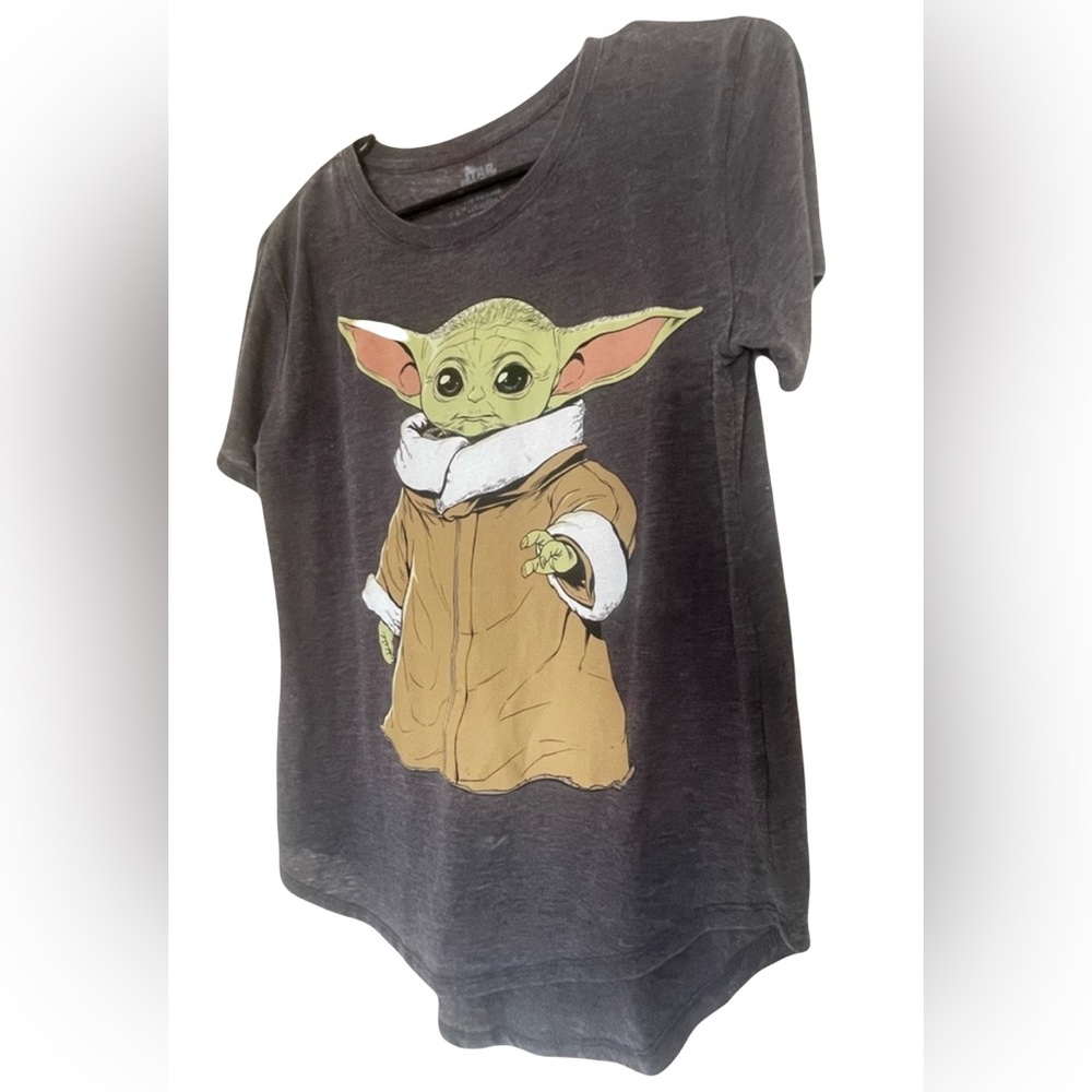 Star Wars Baby Yoda Grogru Graphic Tee. Gray. Women size‎ M